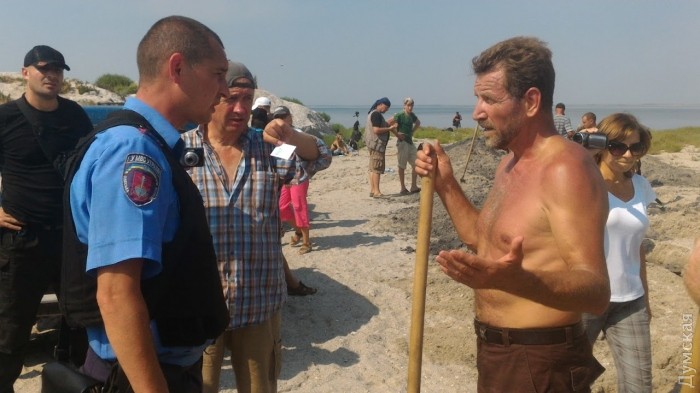 Иван Русев пытается объяснить полицейскому его обязанности