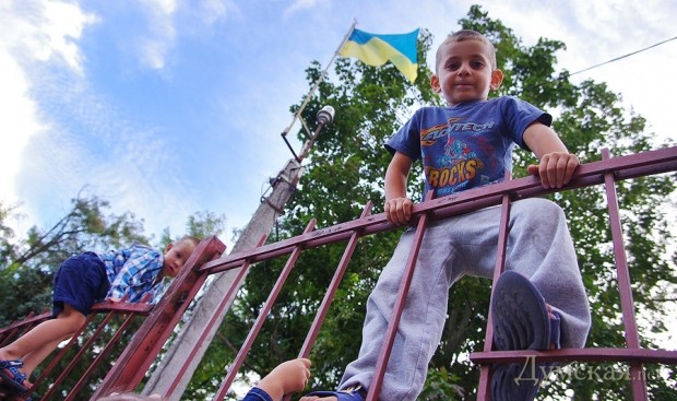 ����� ����