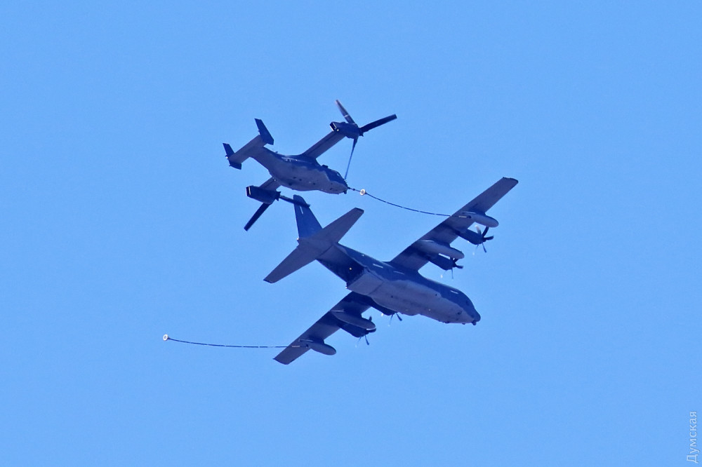 ���������� � ���� ������������� ������������� CV-22 Ospry �� ���������� �-130J Hercules