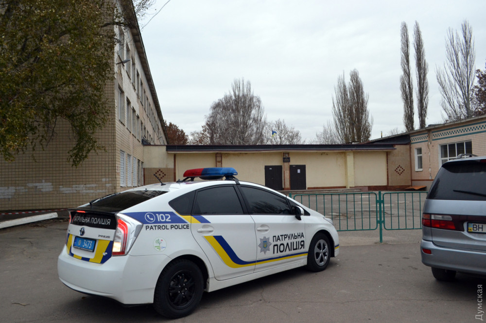 Полиция приехала быстро, через 10-15 минут после вызова. Поинтересовались, улажен ли конфликт и стоит ли вызывать опергруппу