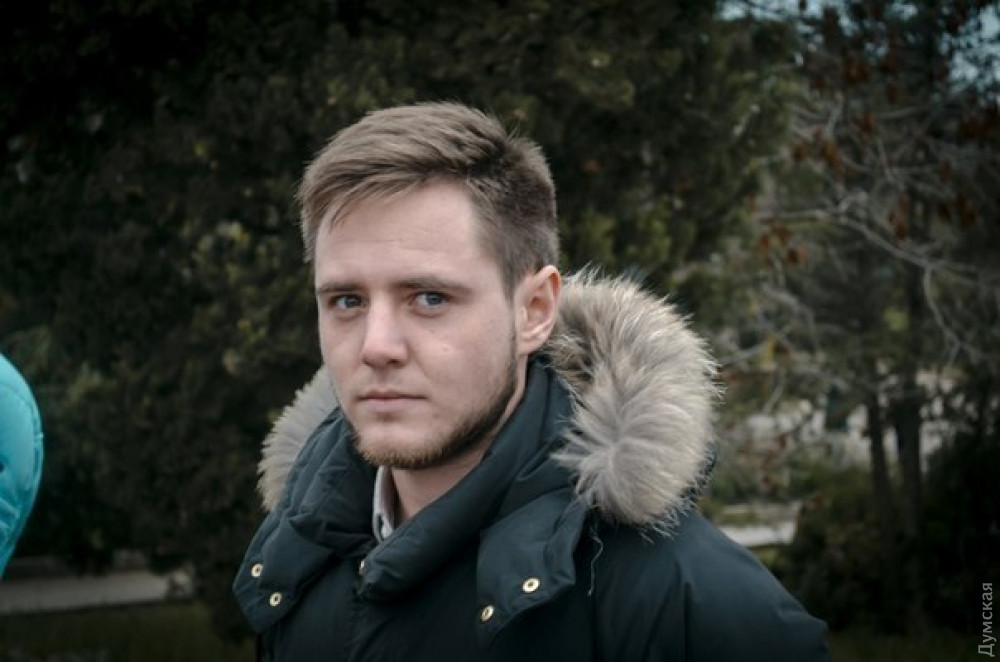 ����� ����