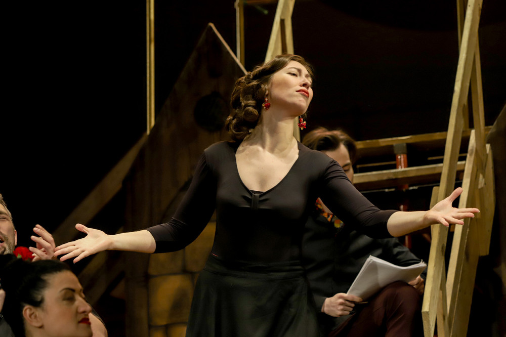 �������