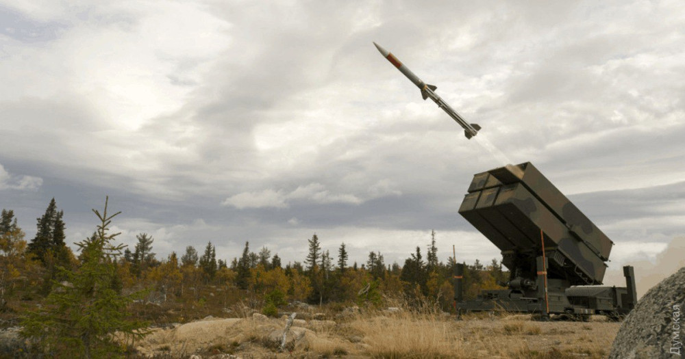 ���� ������� �������� ������ Raytheon AMRAAM � ������� ��������� NASAMS