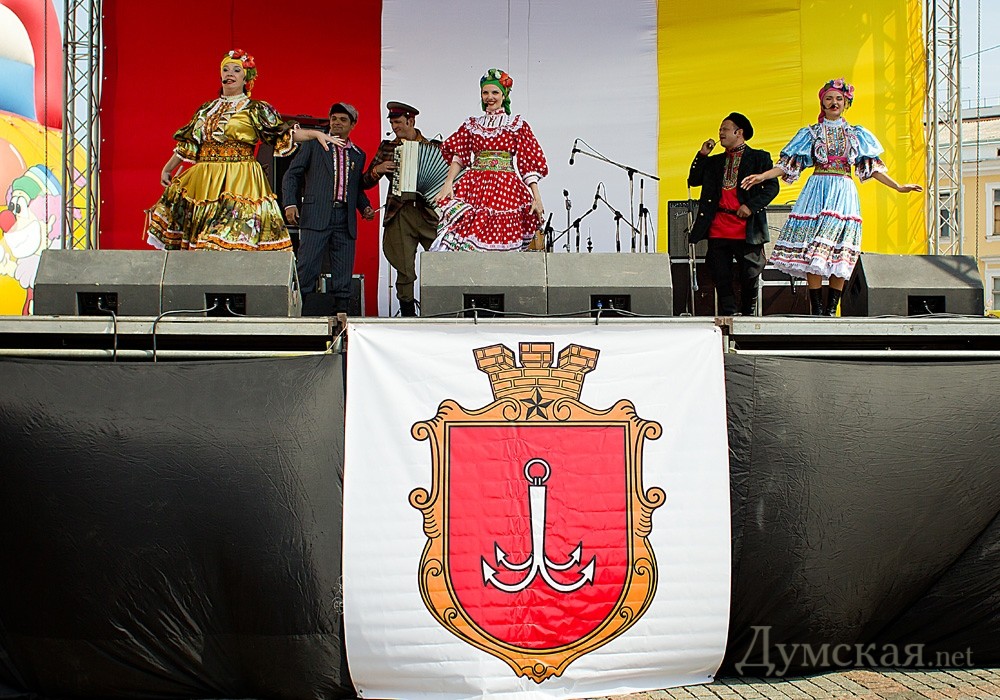 На сцене - русские