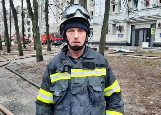 Героям слава! Харьковский водитель ГСЧС спас двух людей из-под завалов