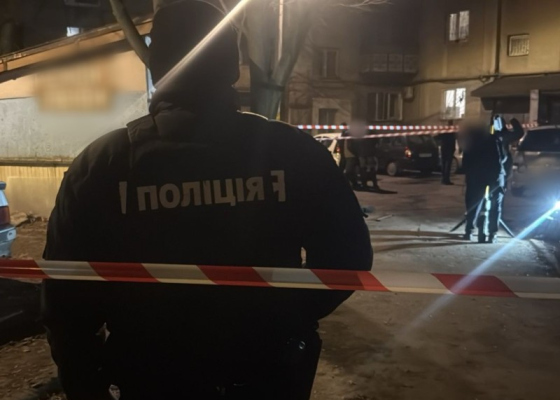 Четыре выстрела в голову: в Одессе прямо посреди улицы убили мужчину (фото, видео, обновлено)