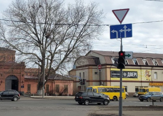 Напротив одесского СИЗО поменяли схему проезда перекрестка
