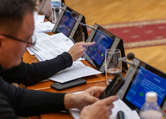 Бюджет за сутки и голова Кернеса на столе: как прошла последняя сессия года в Одесском горсовете (фоторепортаж)