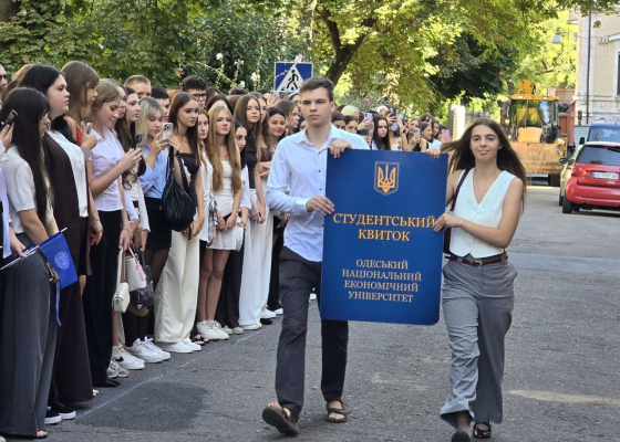 В два раза больше первокурсников и новые IT-специальности: в Одесском национальном экономическом университете провели торжественную линейку (общество)
