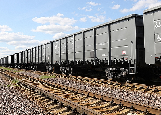 Оккупанты пригнали под Луганск большой железнодорожный состав: что внутри — неизвестно, наблюдателей ОБСЕ прогнали