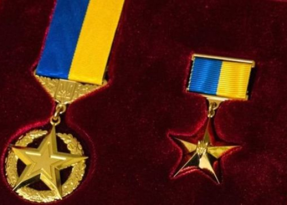 Президент Украины наградил за мужество 76 украинских героев