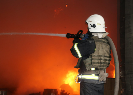 В Суворовском районе Одессы почти 20 спасателей тушили пожар в 9-этажке: пострадала пожилая женщина