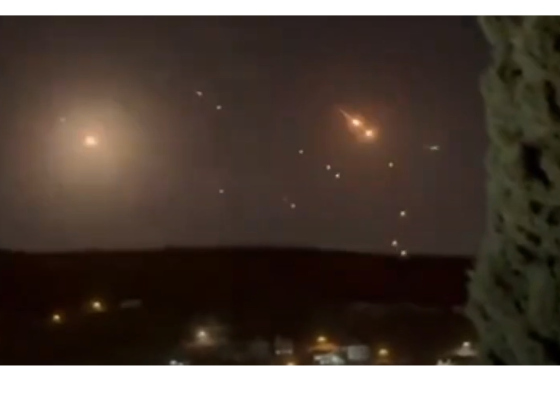 Иран нанес массированный ракетный удар по Израилю: ПВО справилась лишь частично, а что это означает для Украины?