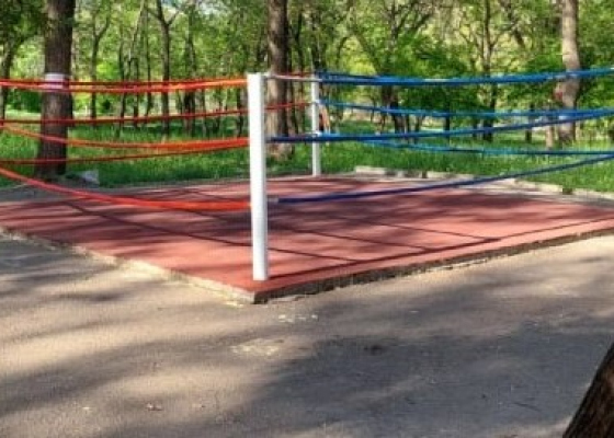 В Одессе на спортивной площадке умер подросток: трагедия произошла на ринге под открытм небом